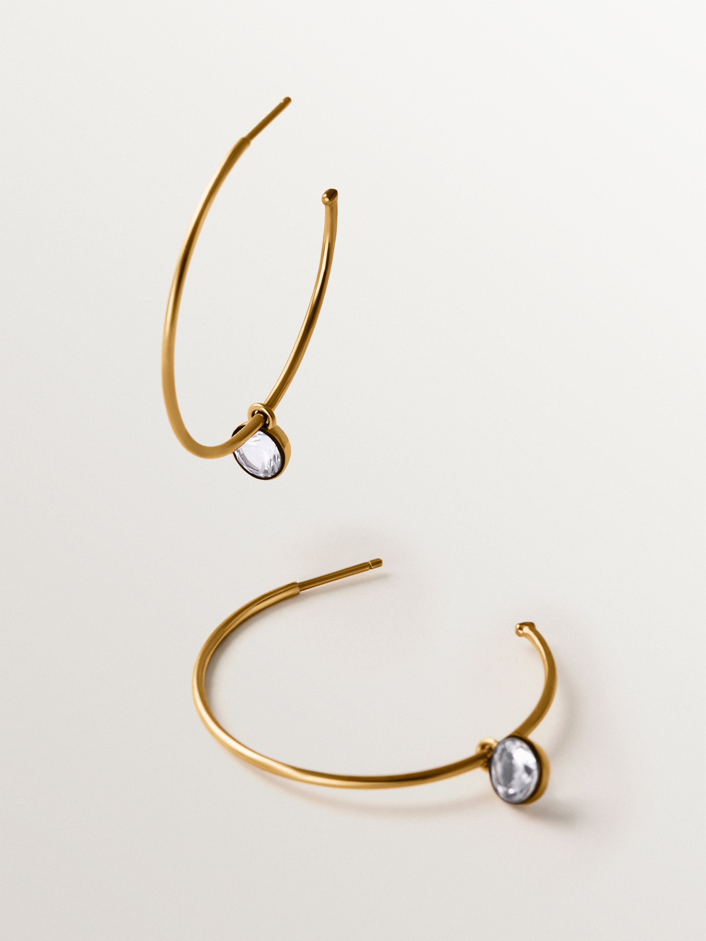 Pendientes de aro grandes bicolor en plata 925 bañada en oro amarillo de 18K con topacios blancos