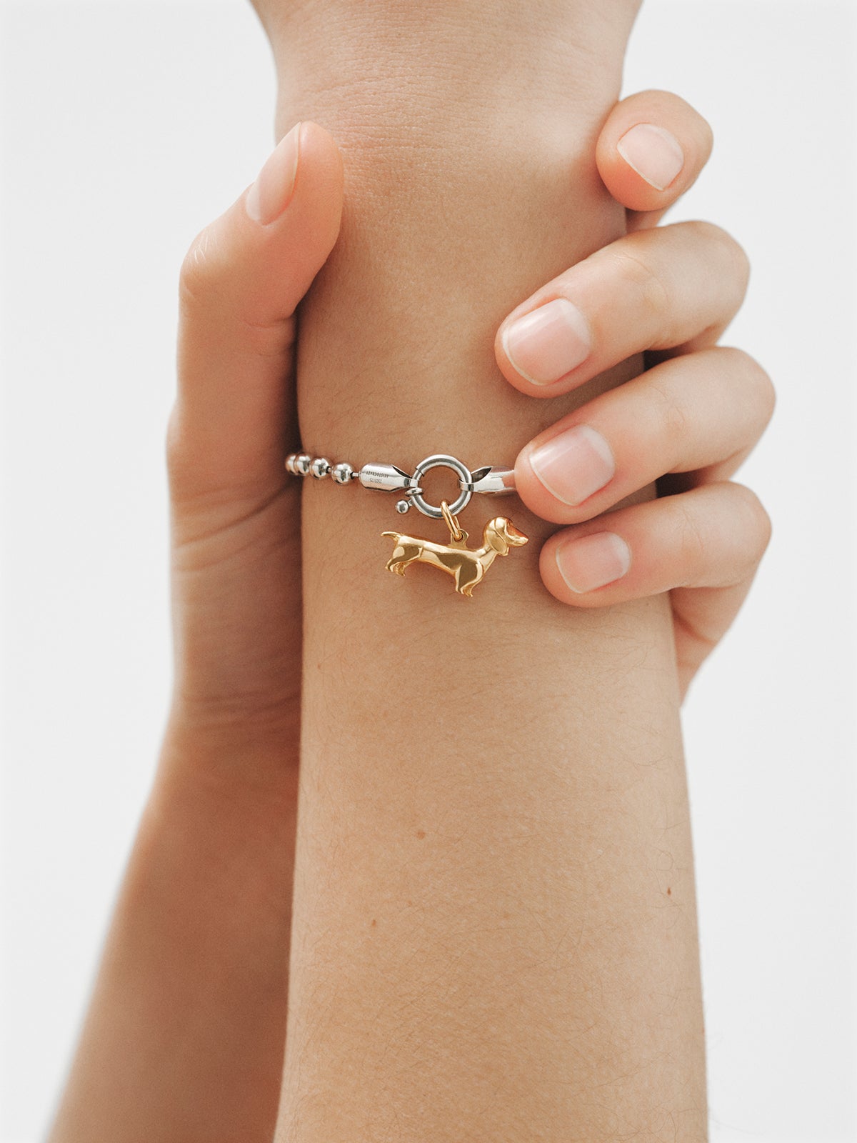 Charm de plata 925 bañada en oro amarillo de 18K con forma de perro