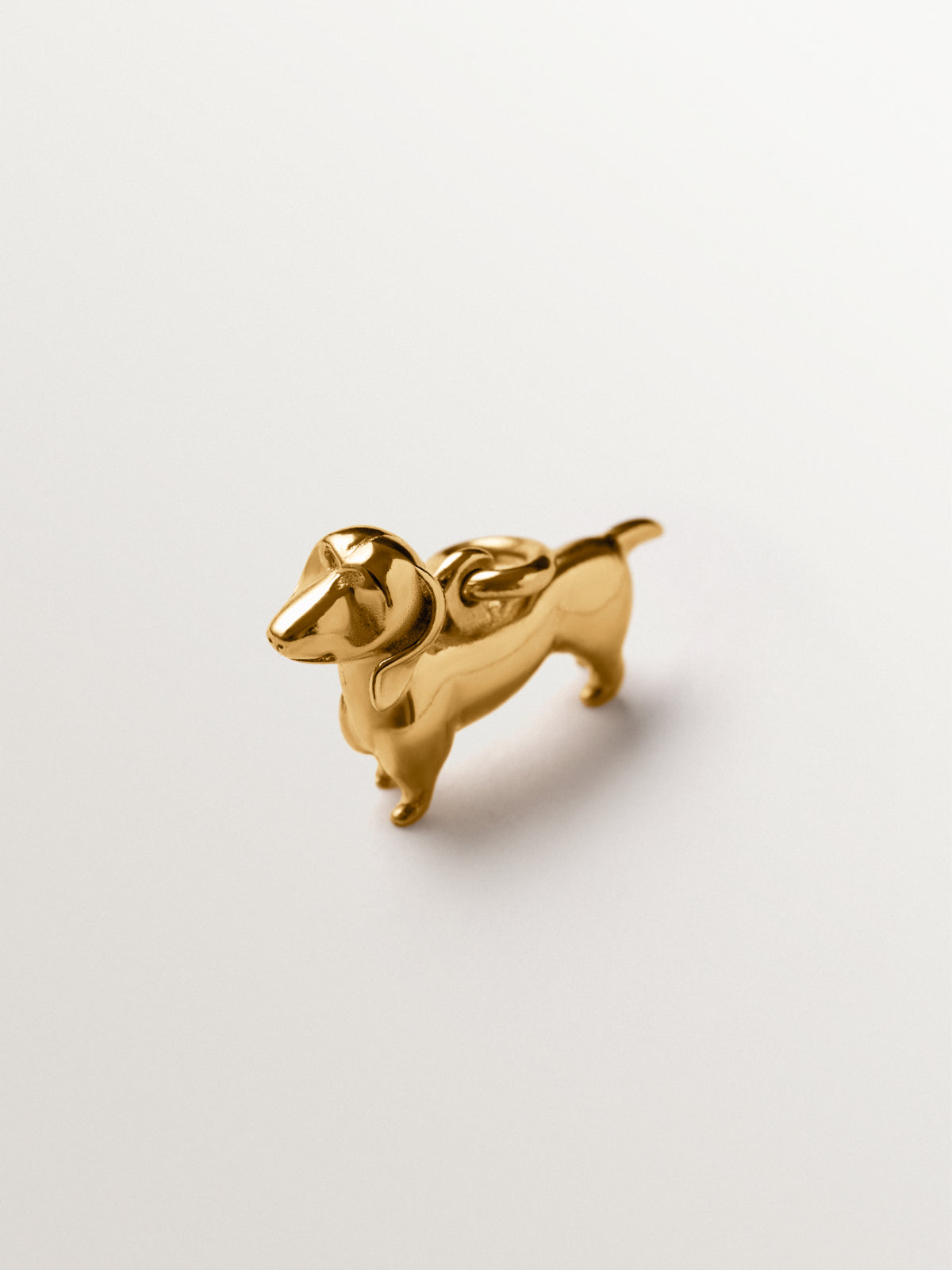 Charm de plata 925 bañada en oro amarillo de 18K con forma de perro