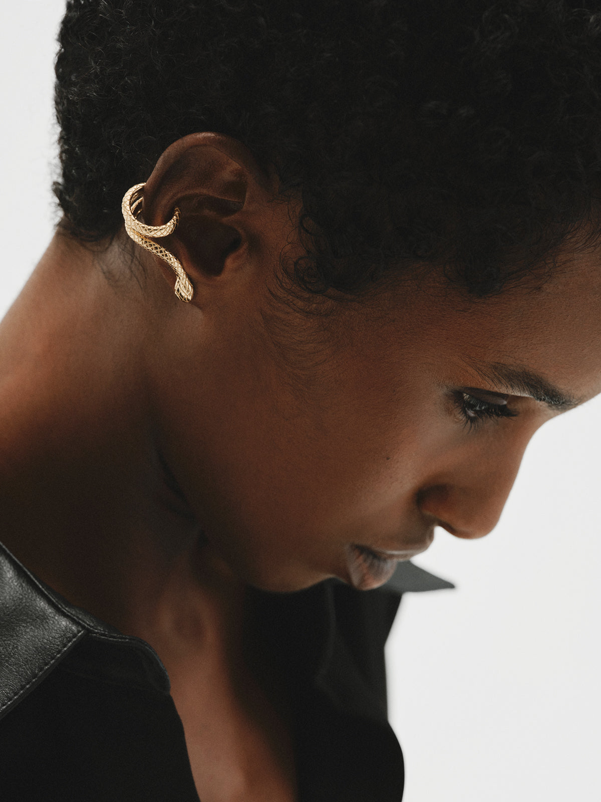 Earcuff de plata 925 bañado en oro amarillo de 18K con forma de serpiente