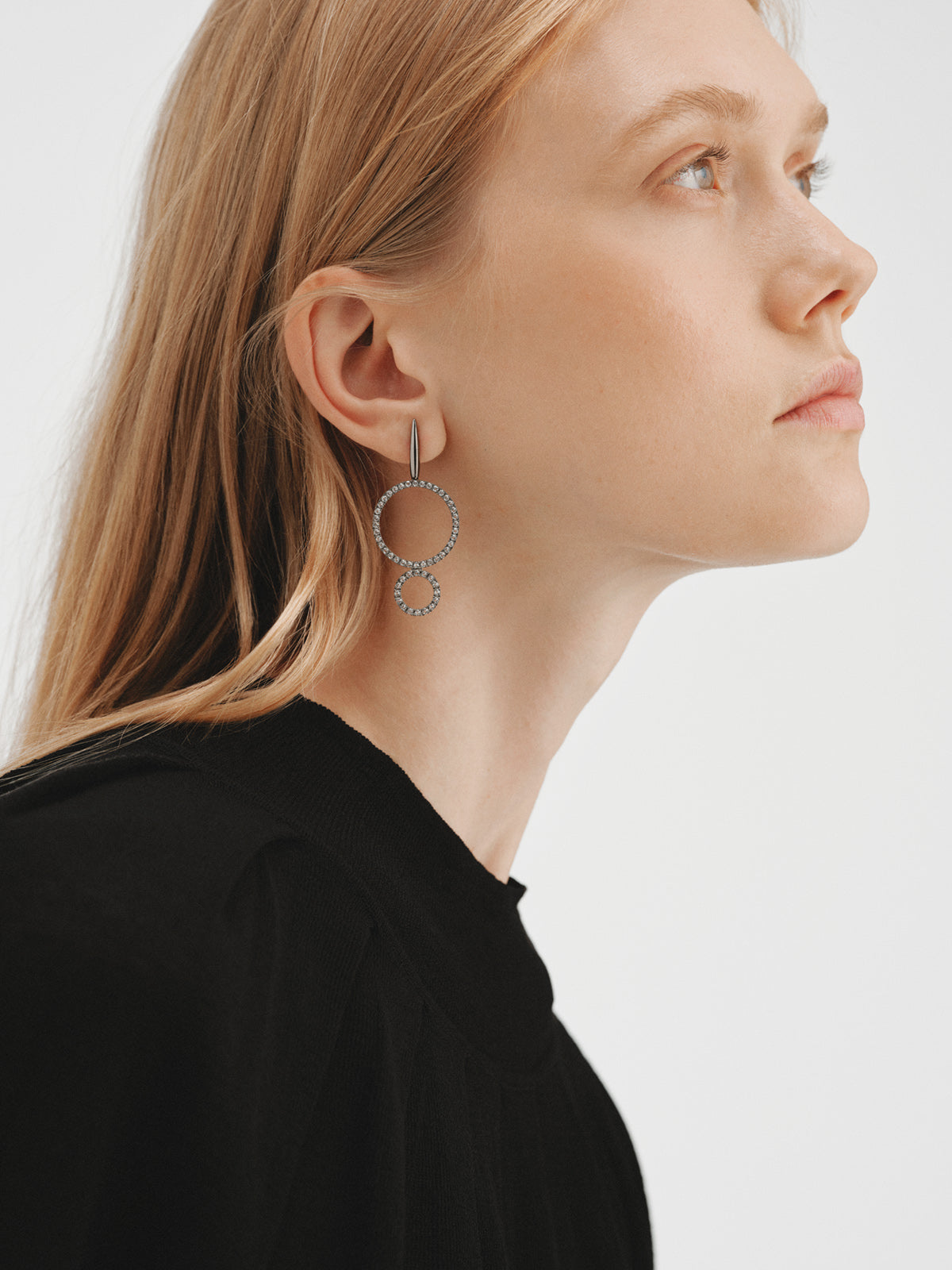 Pendientes largos de plata 925 con acabado gunmetal y topacios blancos