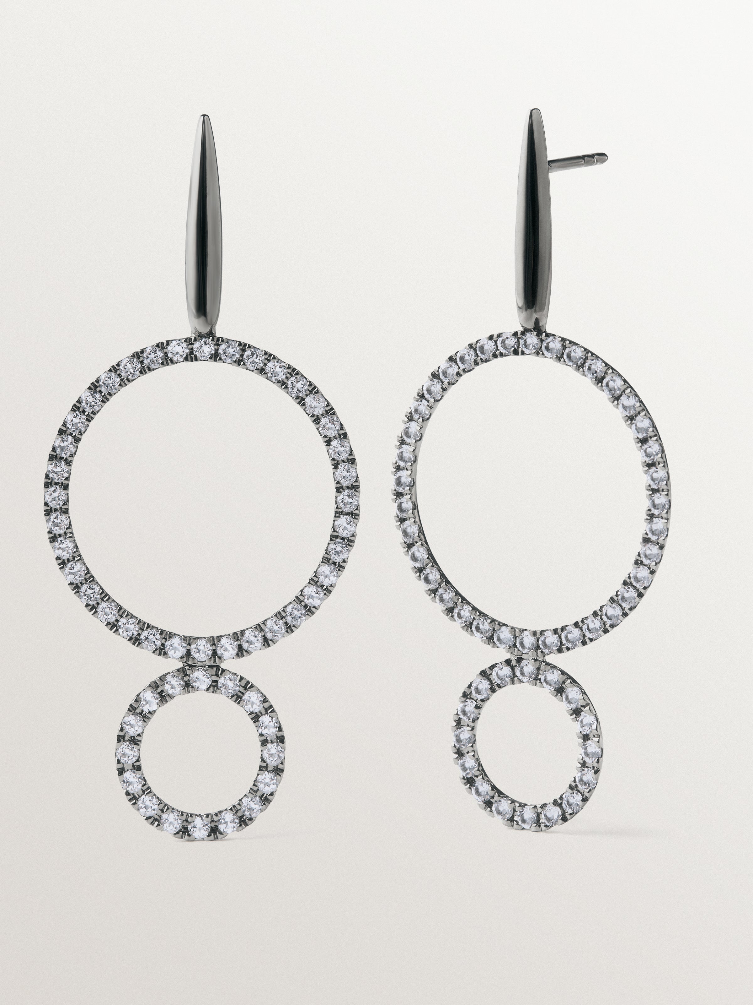 Pendientes largos de plata 925 con acabado gunmetal y topacios blancos