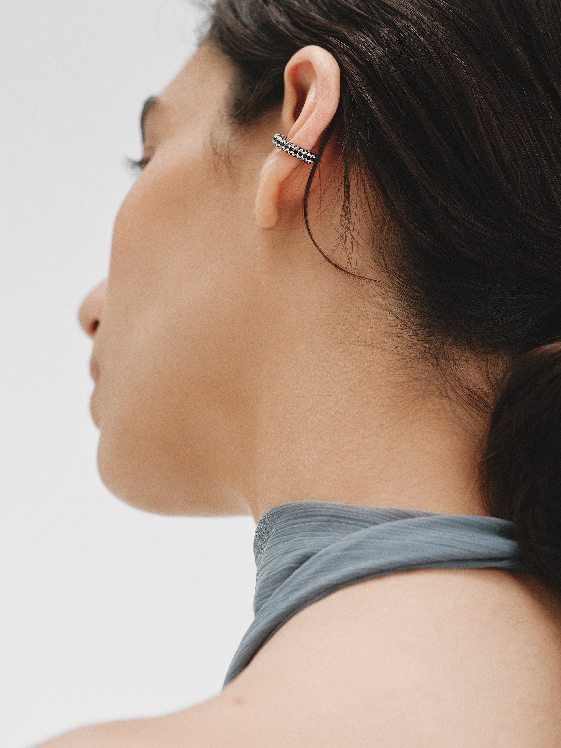 Earcuff de plata 925 con cristales negros