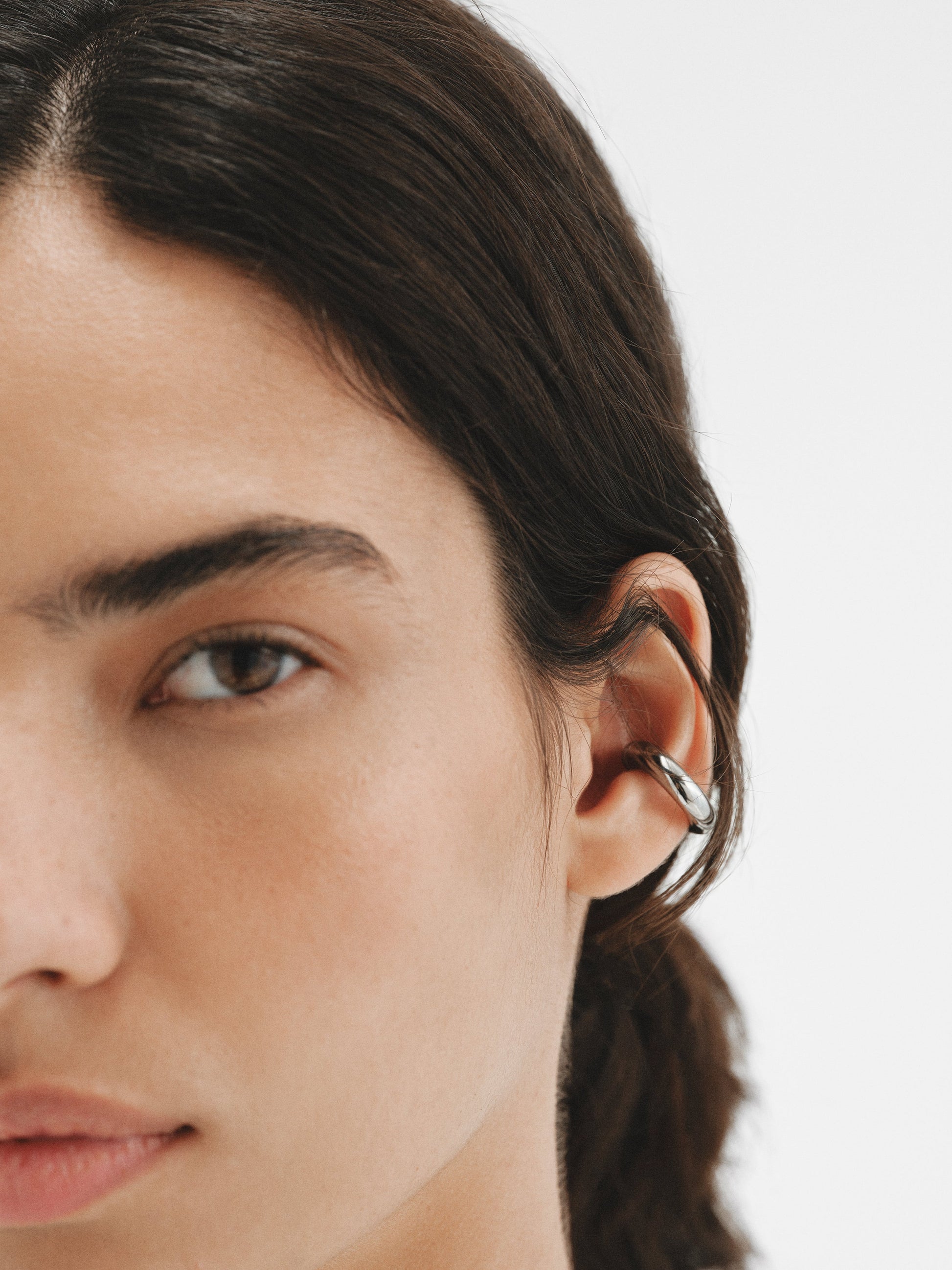 Earcuff grueso de plata 925 con acabado gunmetal