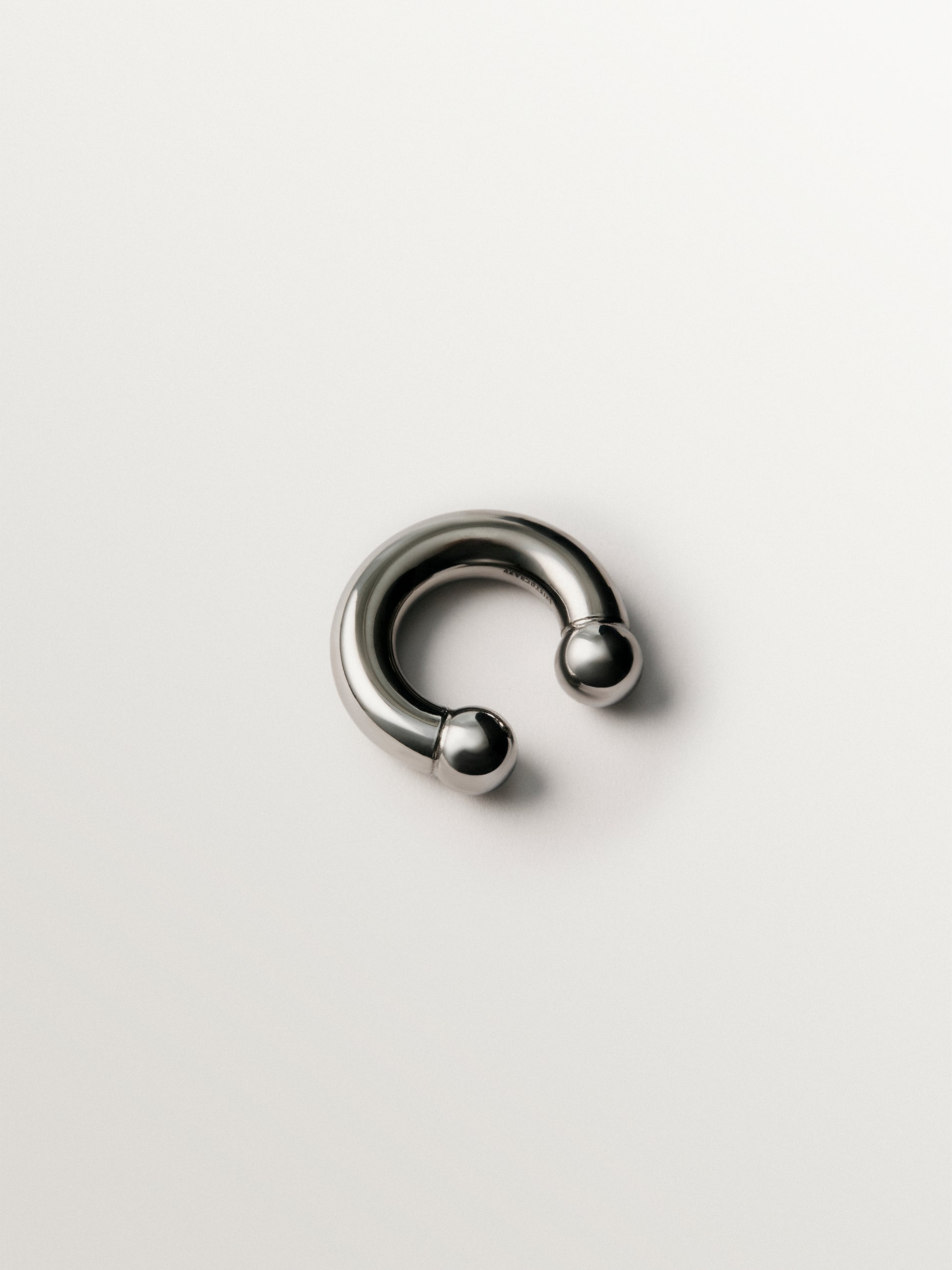 Earcuff grueso de plata 925 con acabado gunmetal