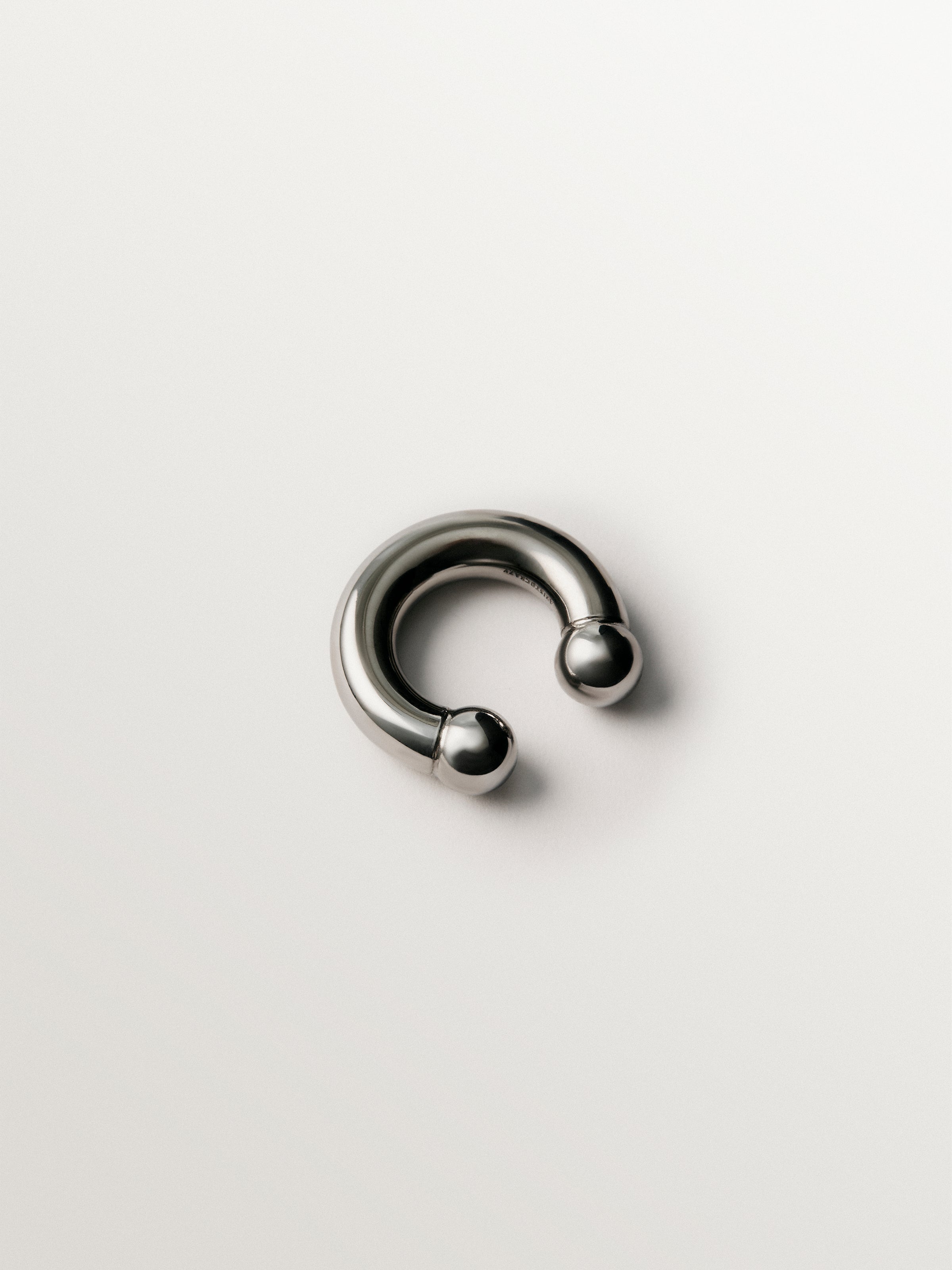 Earcuff grueso de plata 925 con acabado gunmetal
