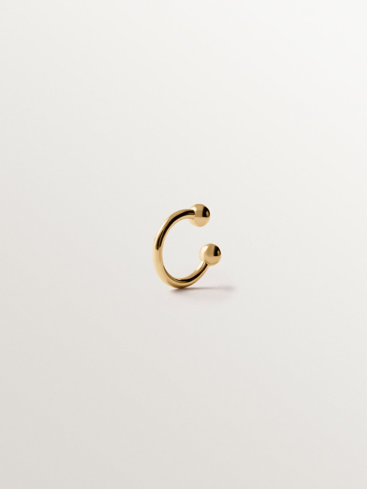 Earcuff liso de plata 925 bañada en oro amarillo de 18K