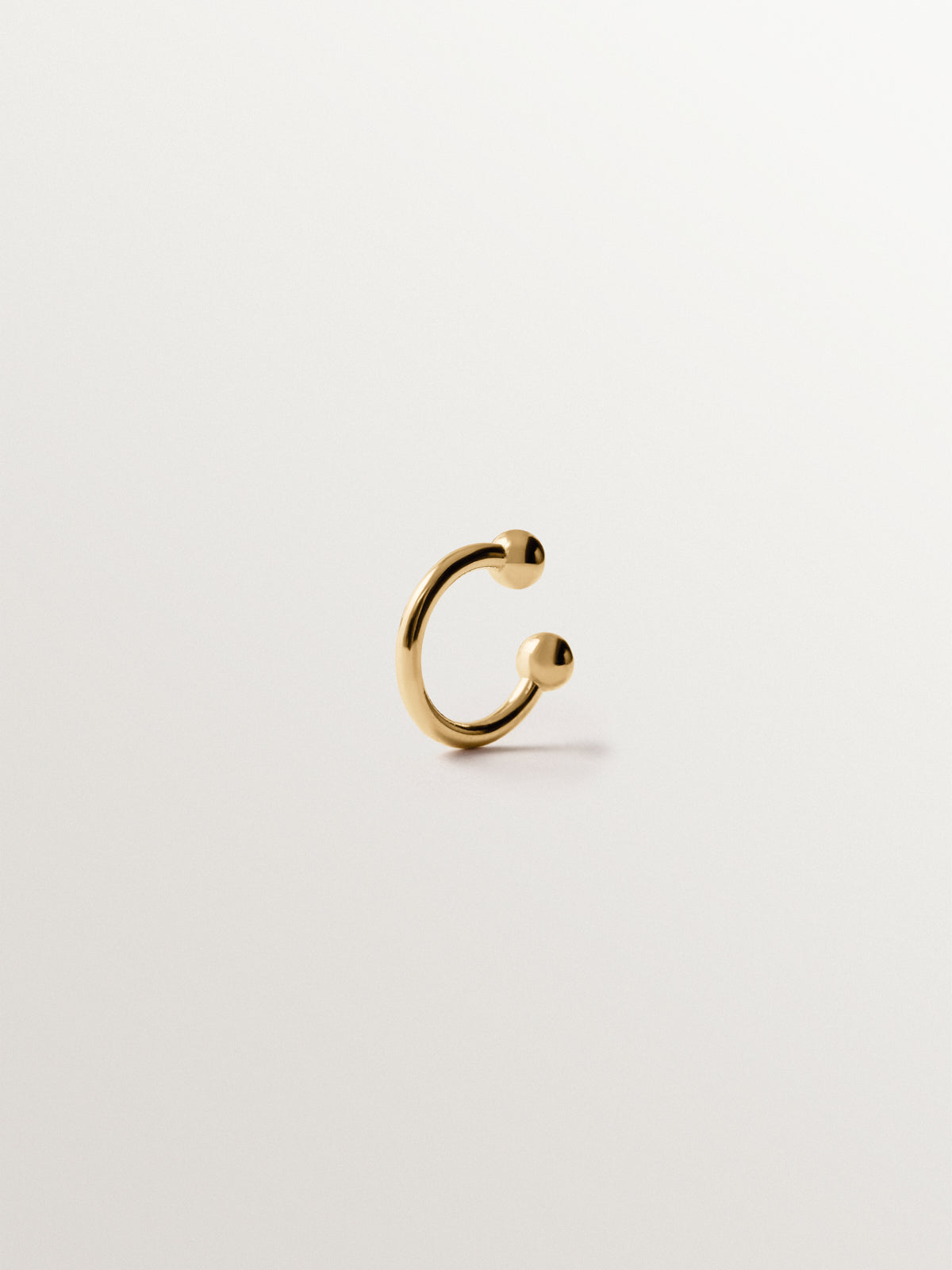 Earcuff liso de plata 925 bañada en oro amarillo de 18K