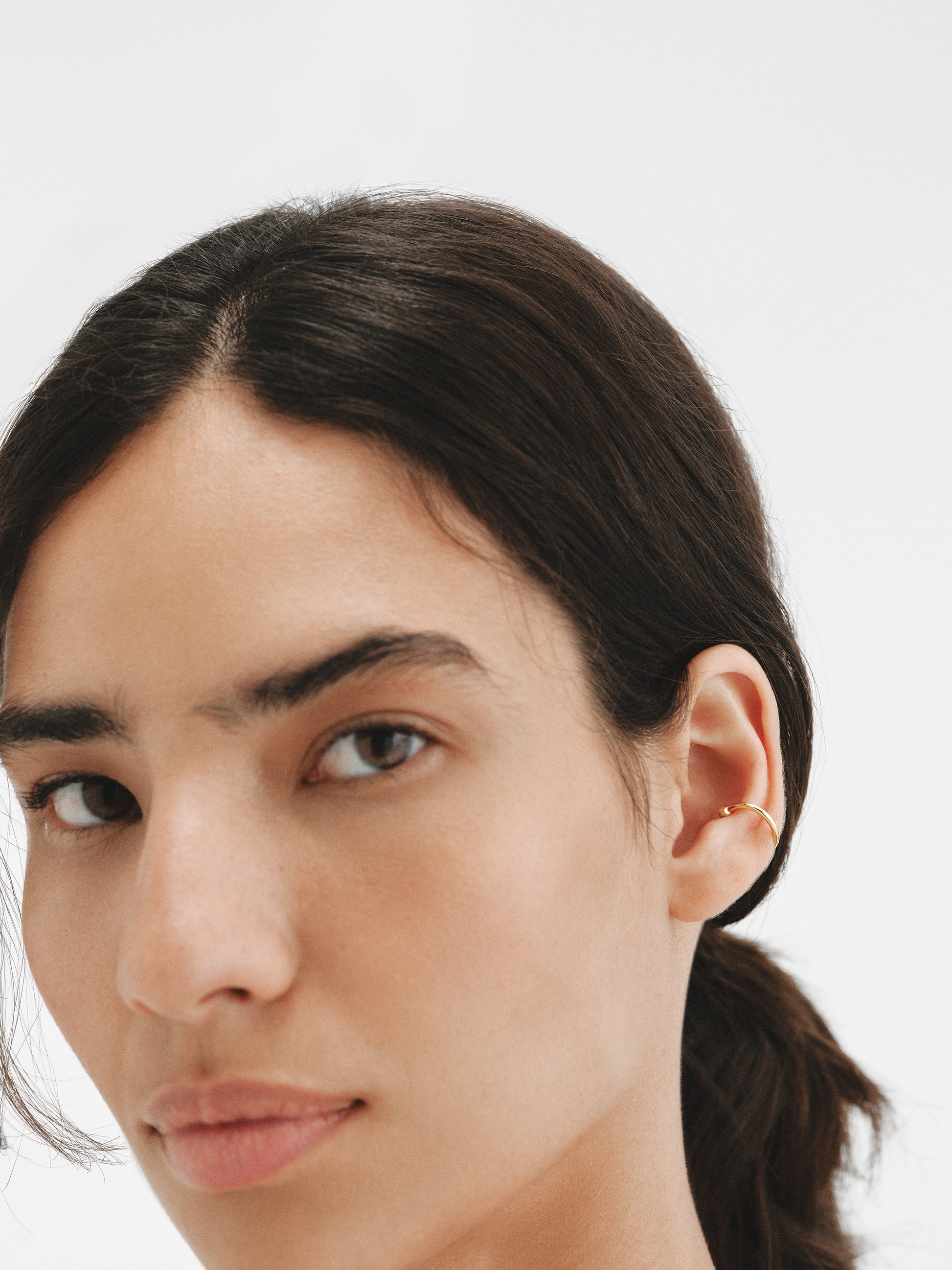 Earcuff liso de plata 925 bañada en oro amarillo de 18K