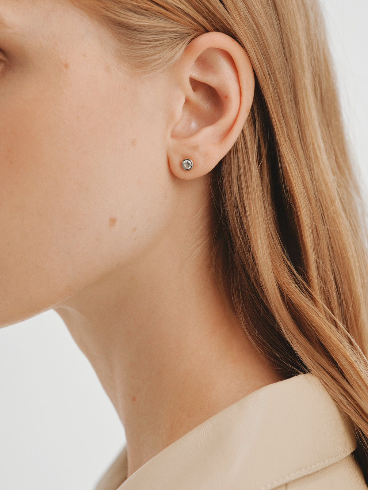 Pendientes bicolor de plata 925 bañada en oro amarillo de 18K con topacios blancos