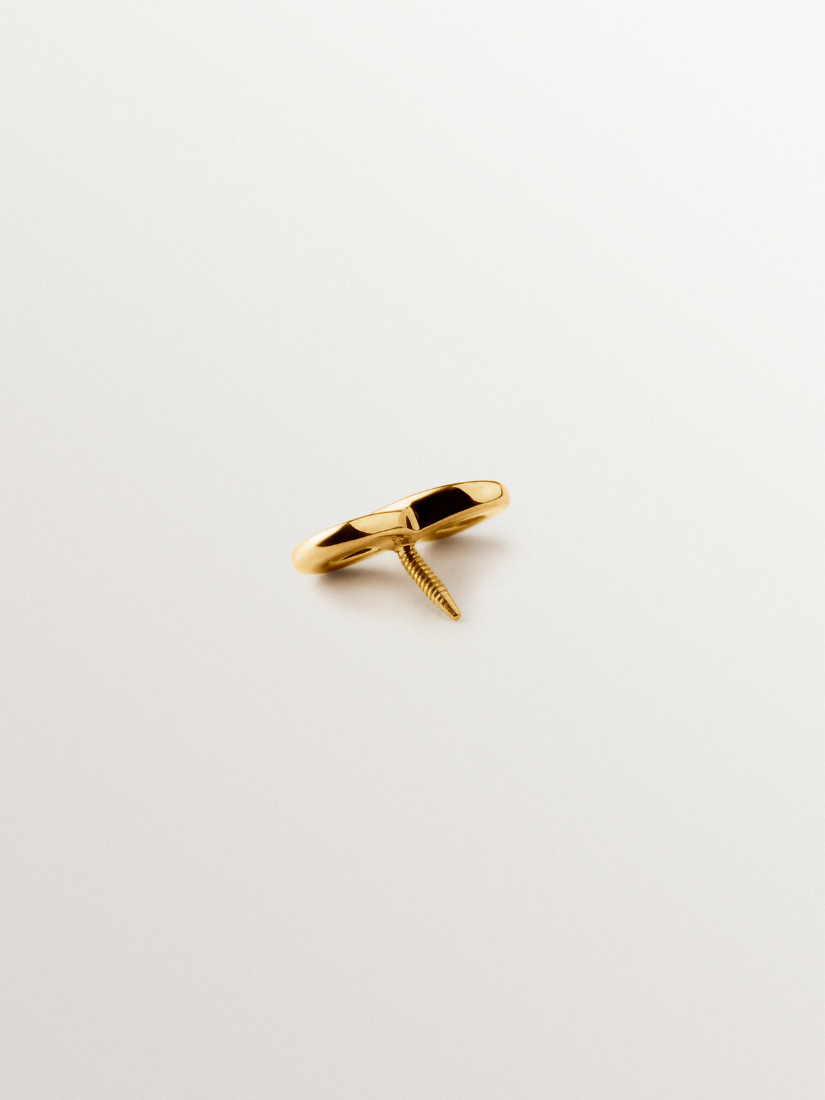 Piercing de oro amarillo de 18K con forma de infinito