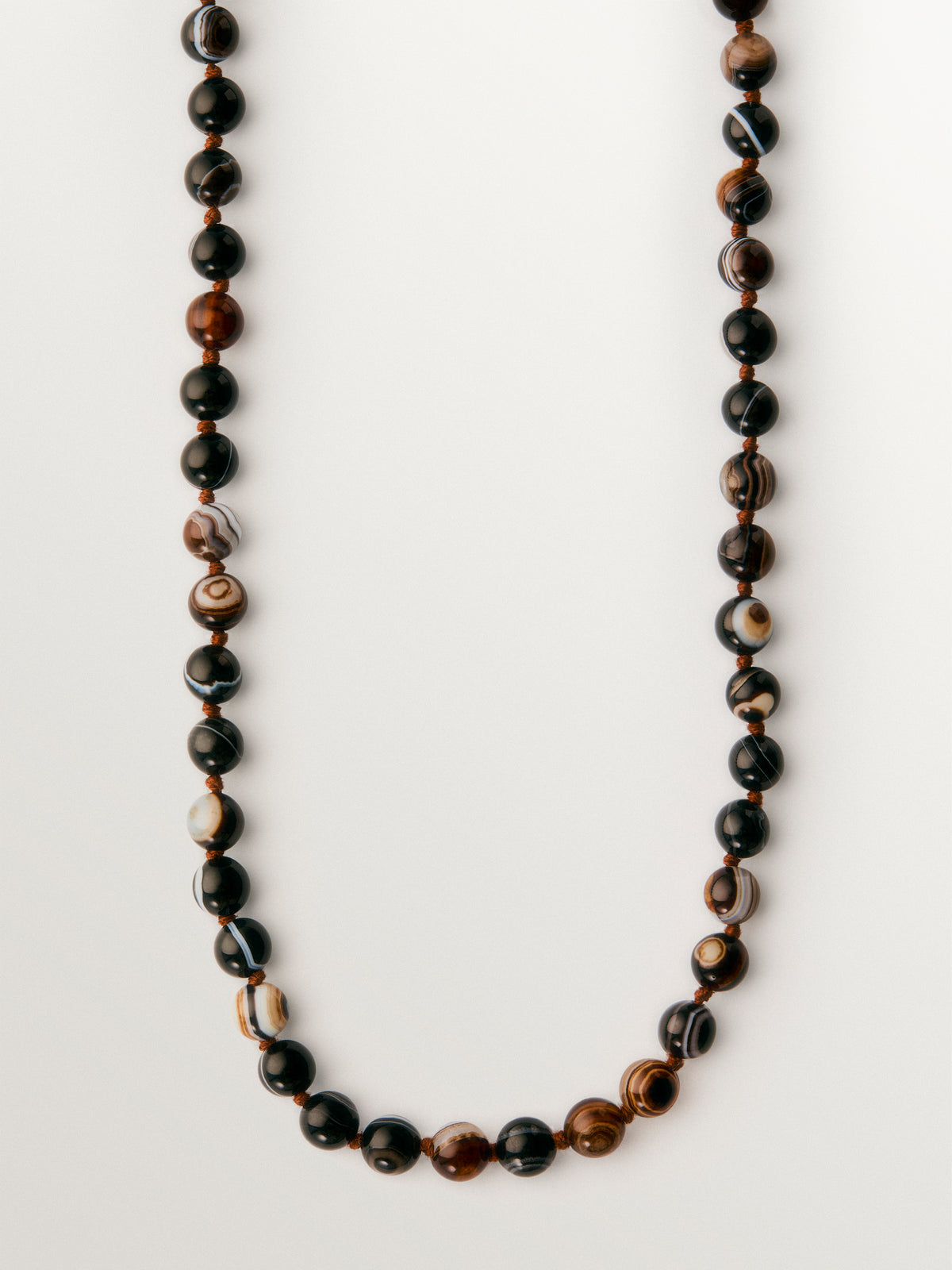 Collar de plata 925 bañada en oro amarillo de 18K con bolitas de ágata negra