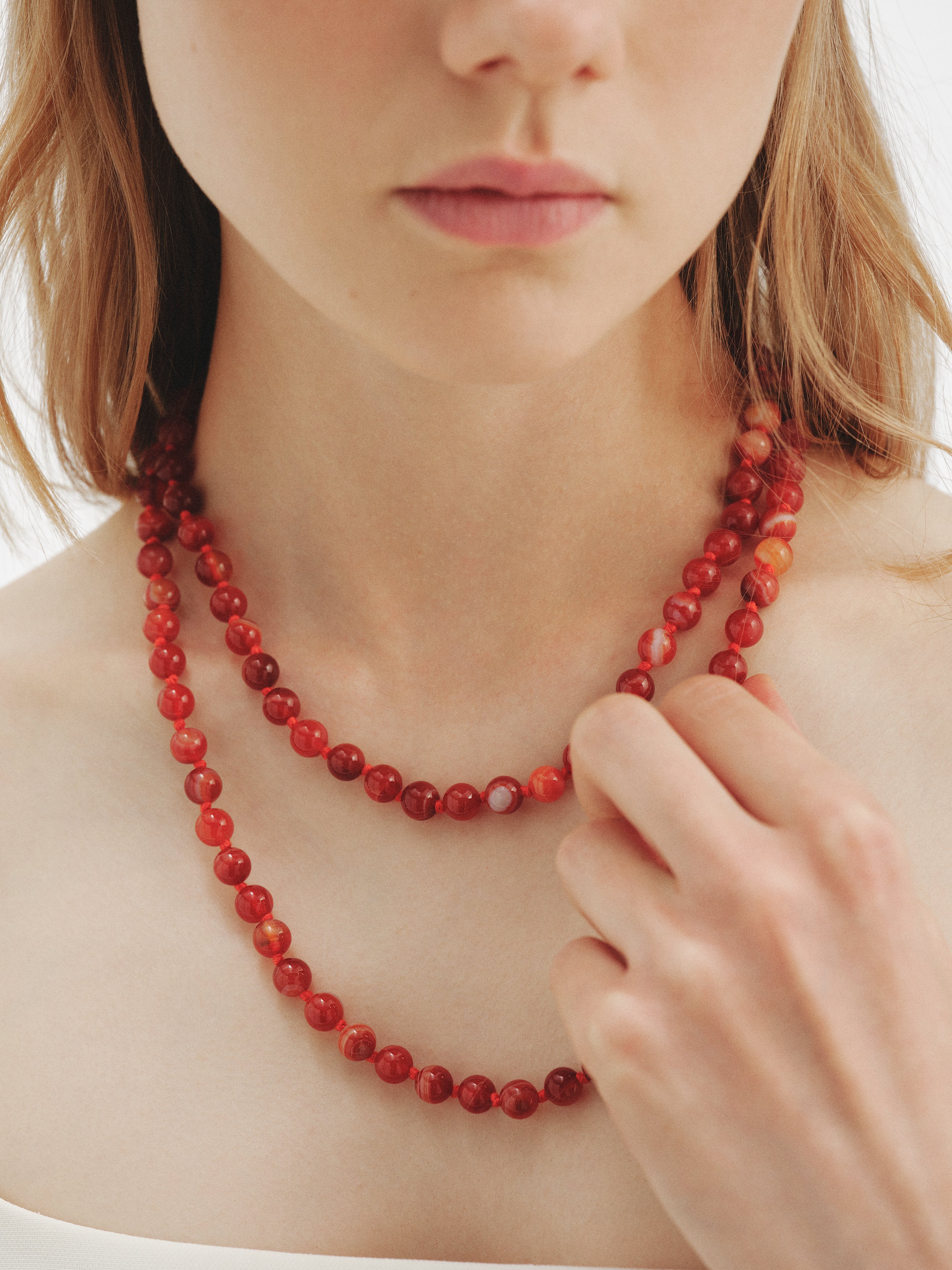Collar de plata 925 bañada en oro amarillo de 18K con bolitas de agata rojo