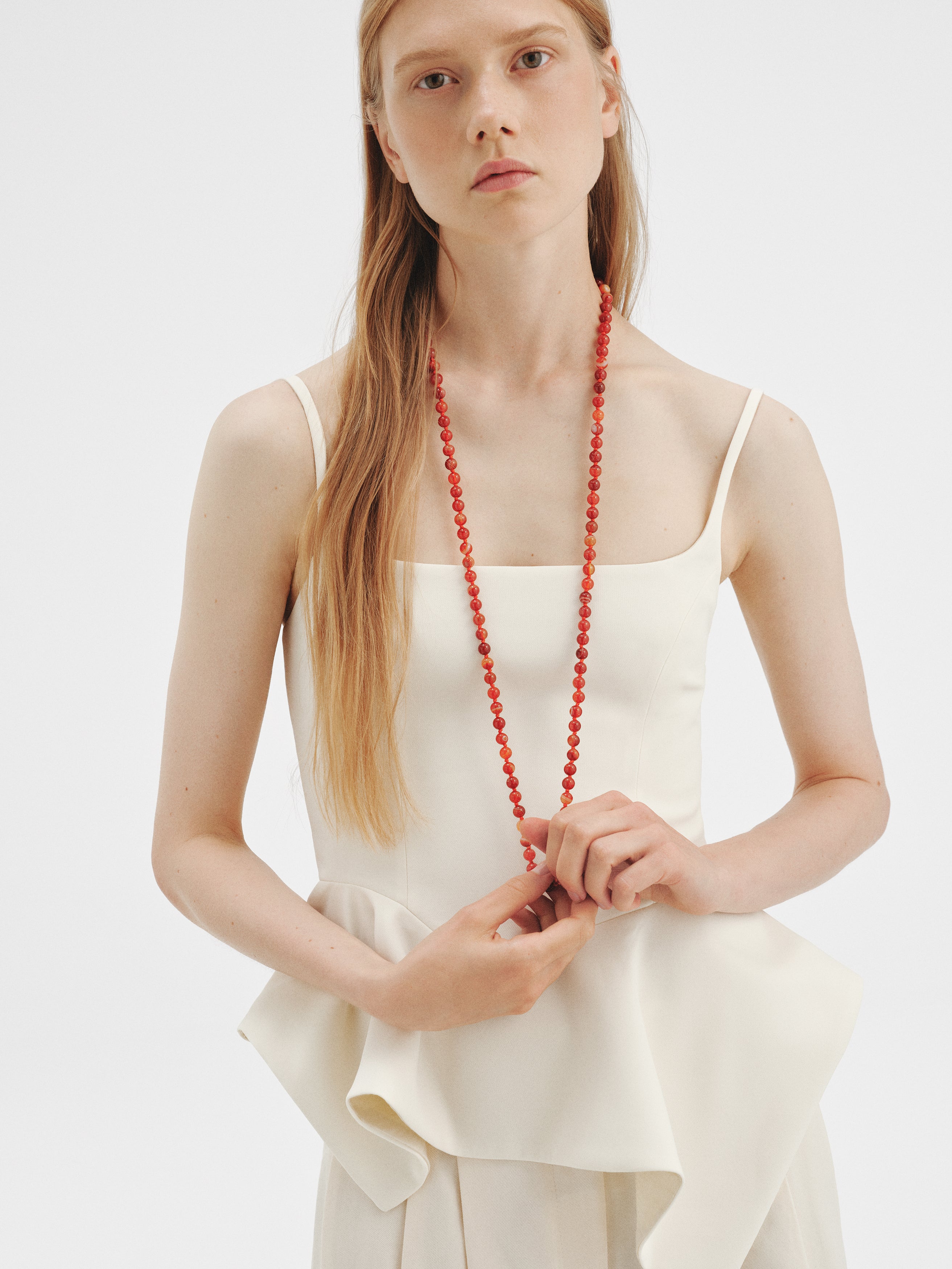 Collar de plata 925 bañada en oro amarillo de 18K con bolitas de agata rojo