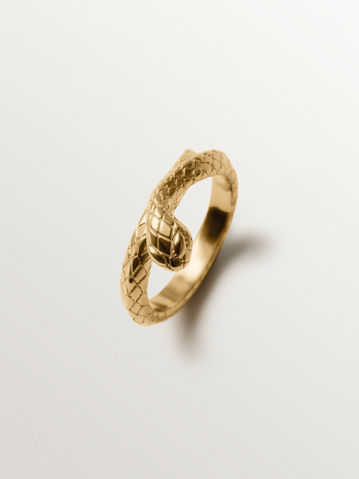 Anillo de plata 925 bañada en oro amarillo de 18K con forma de serpiente