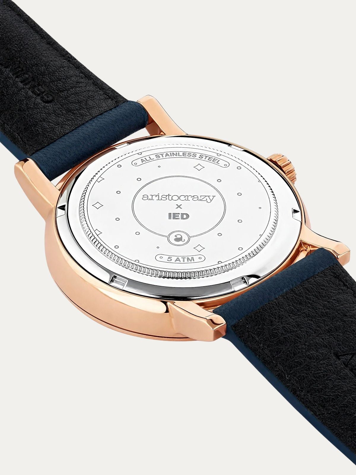 Reloj Watercolors con correa de cuero azul y esfera efecto mármol multicolor