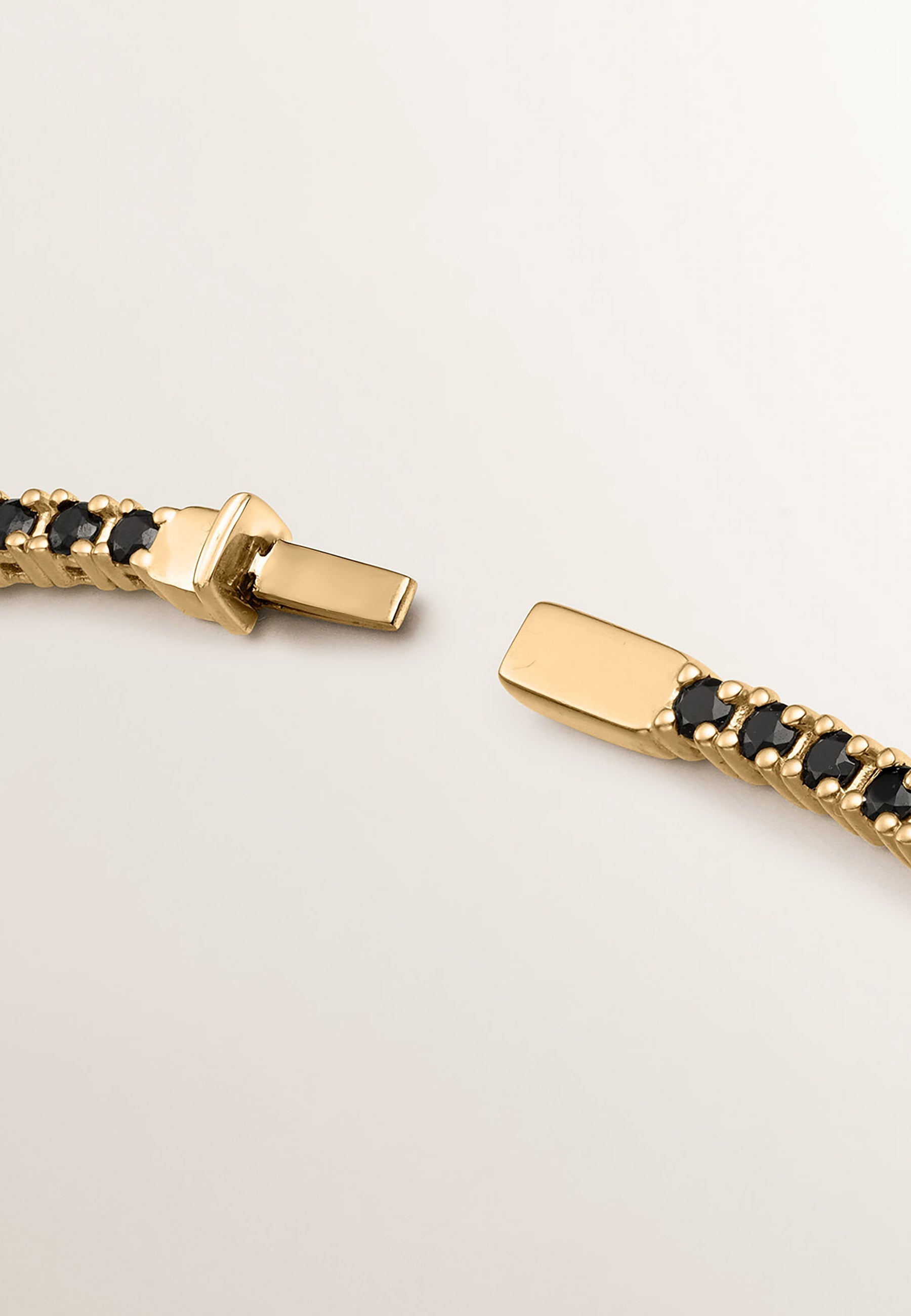 Pulsera de plata 925 bañada en oro amarillo de 18K con espinelas negras