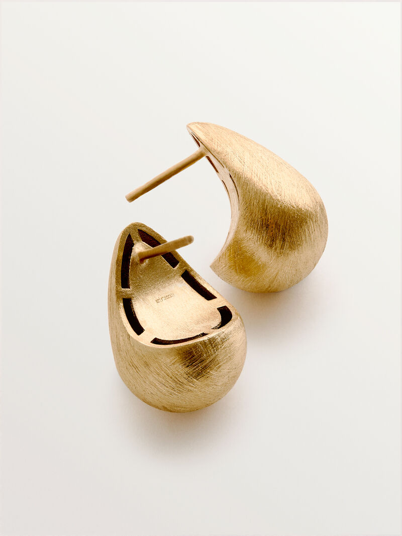 Small drop earrings in 18K yellow gold plated 925 silver with texture image number 2