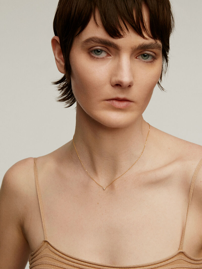 18K yellow gold pendant with three diamonds image number 3