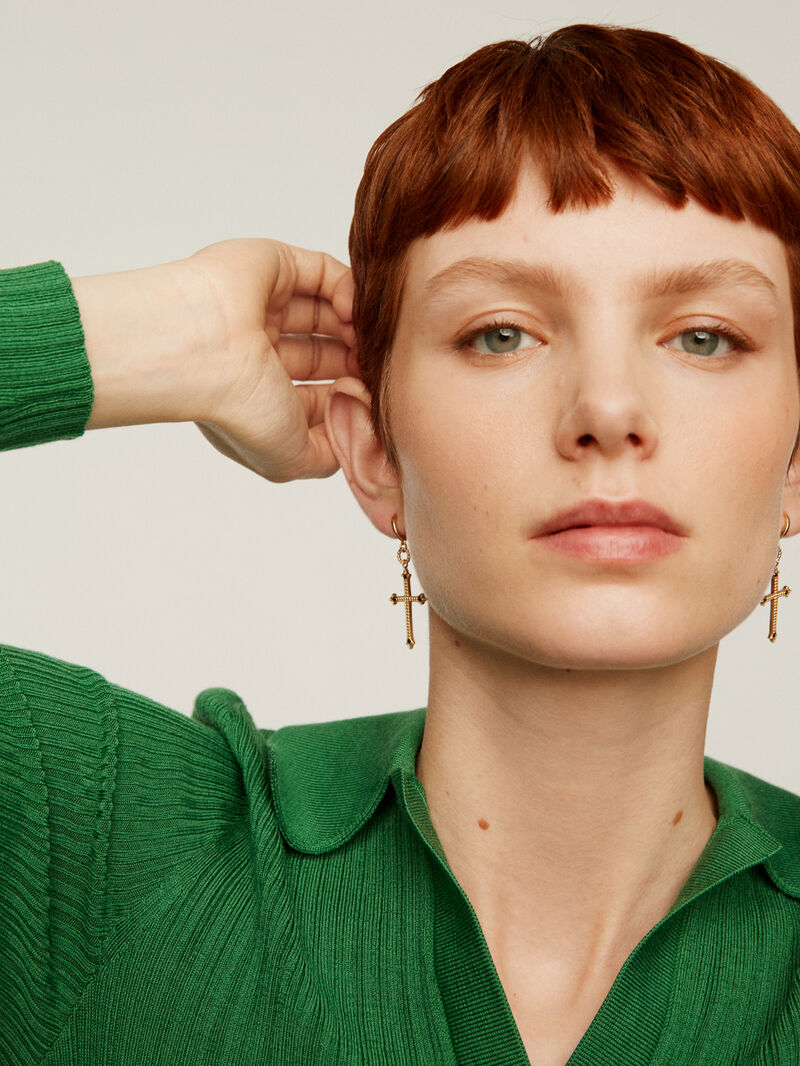 925 Silver hoop earrings bathed in 18K yellow gold with cross and black spinels image number 3