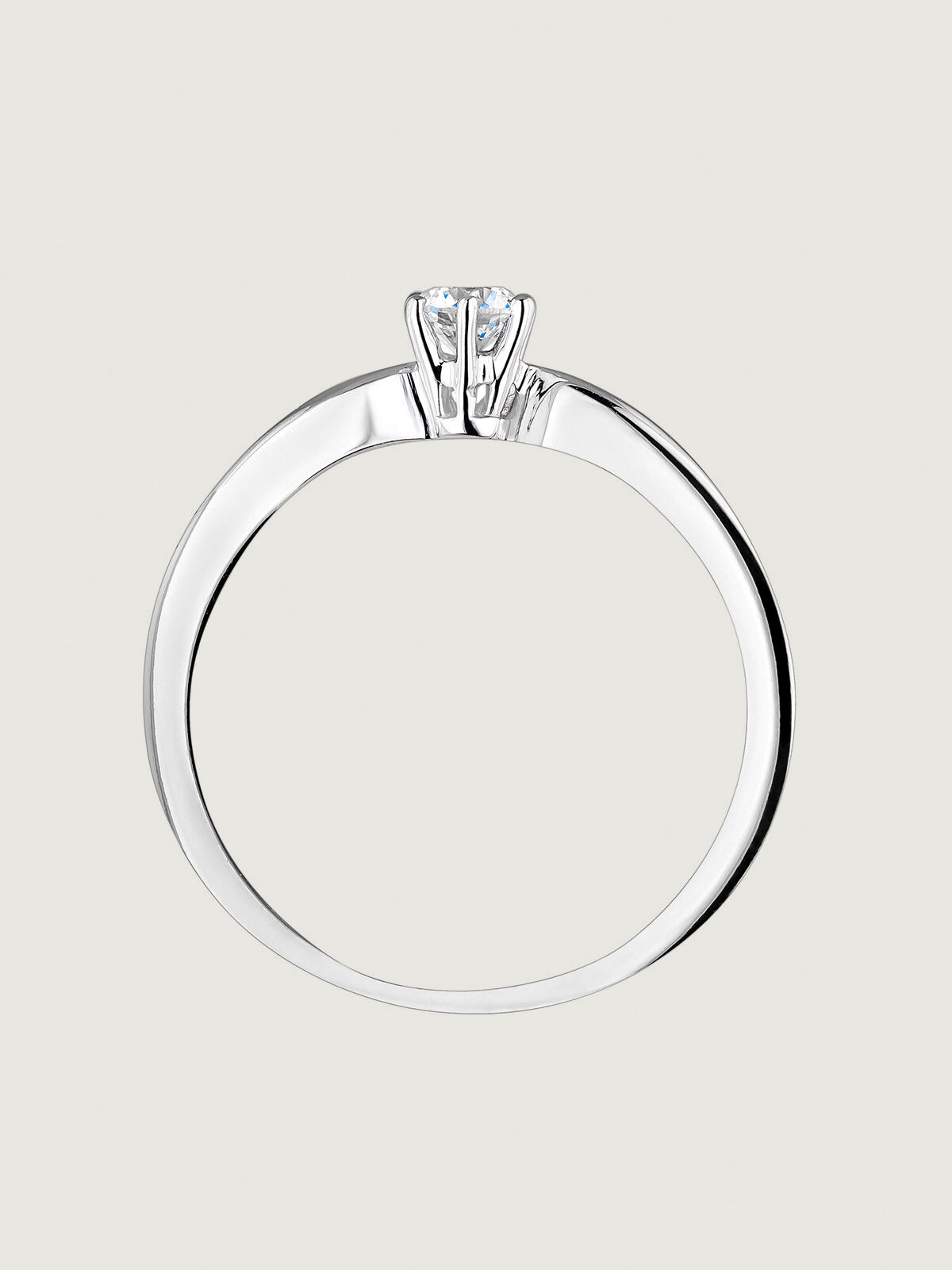 Anillo solitario de oro blanco de 18K con diamante 0 2 cts