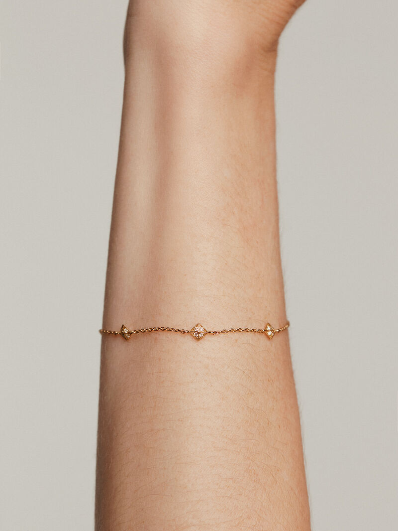 18K yellow gold bracelet with geometric shapes and diamonds image number 1