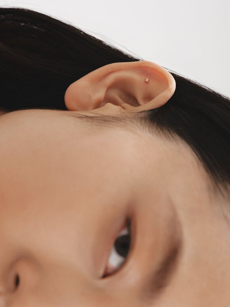 18K yellow gold single piercing with white diamond image number 3