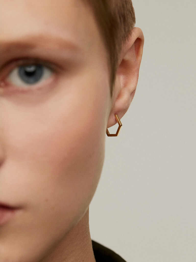 Individual 9K yellow gold hoop earring with hexagonal shape. image number 1