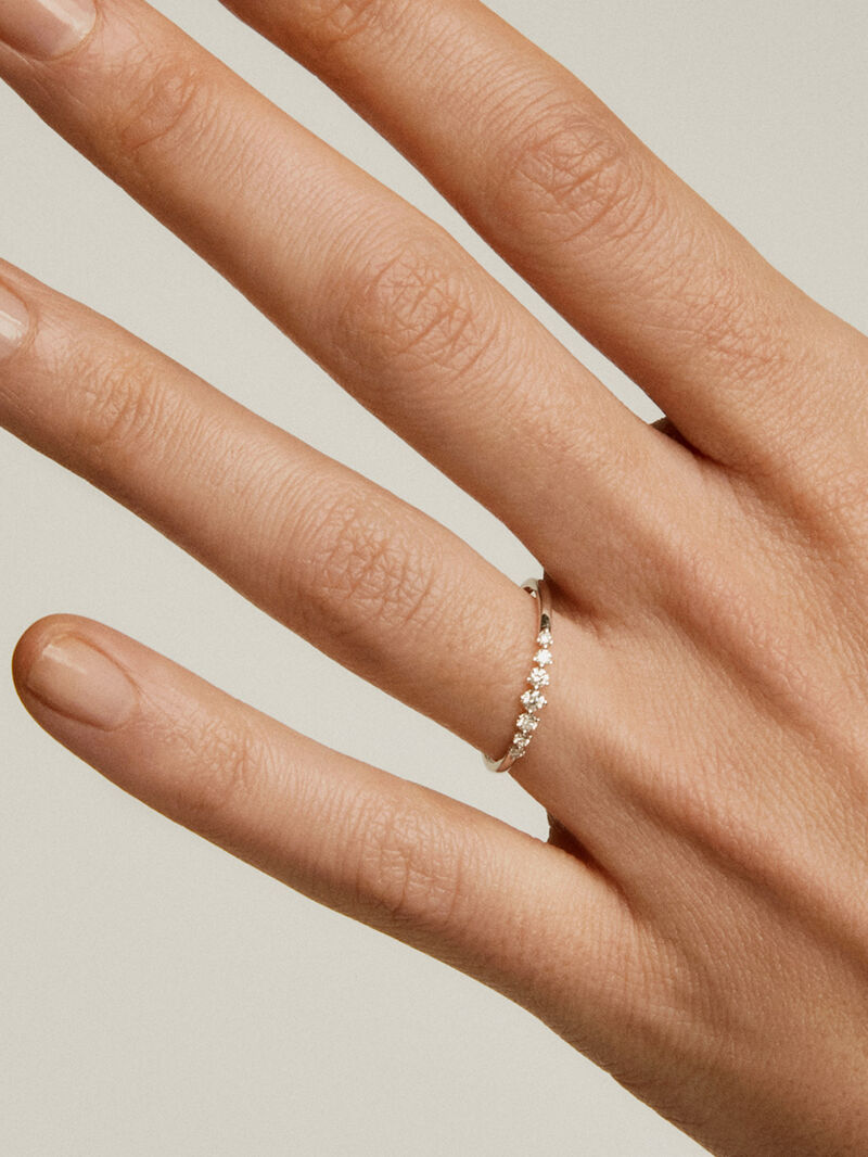 18K white gold ring with brilliant cut diamonds image number 1