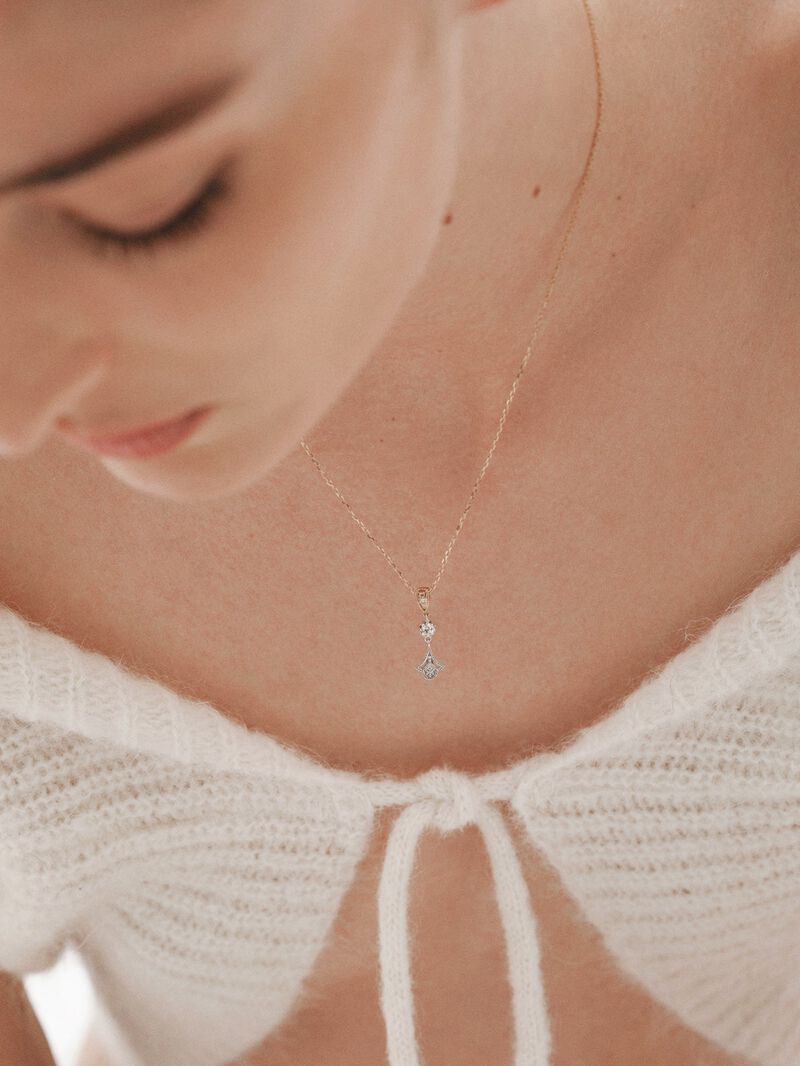 18K white and yellow gold pendant with brilliant cut diamonds image number 3