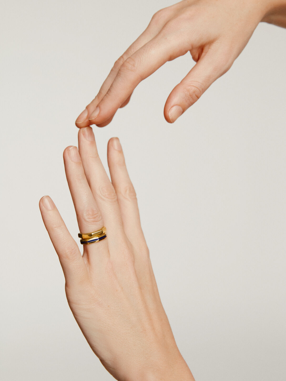 925 silver ring bathed in 18k yellow gold with geometric finish