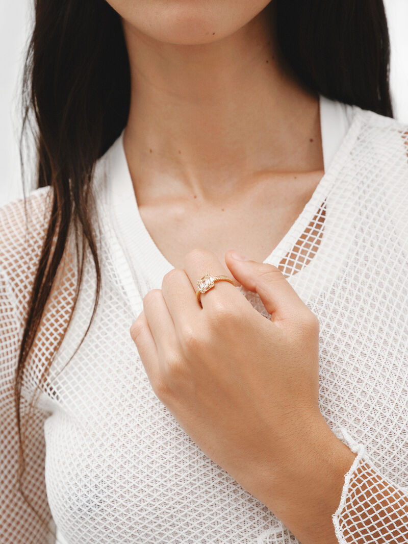 926 Silver ring bathed in 18K yellow gold with gallone finish and white topazes. image number 3