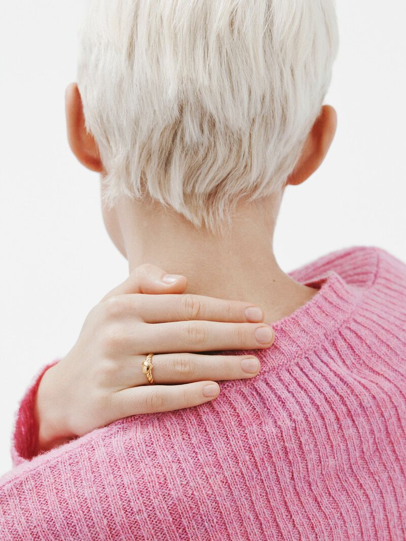 925 silver ring bathed in 18k yellow gold and chicken texture image number 3