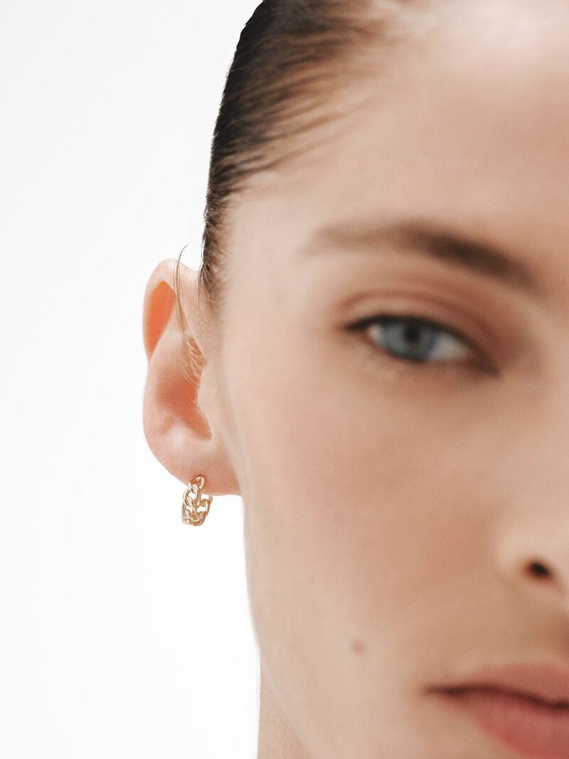 9K Yellow Gold Chain Textured Single Hoop Earring image number 1