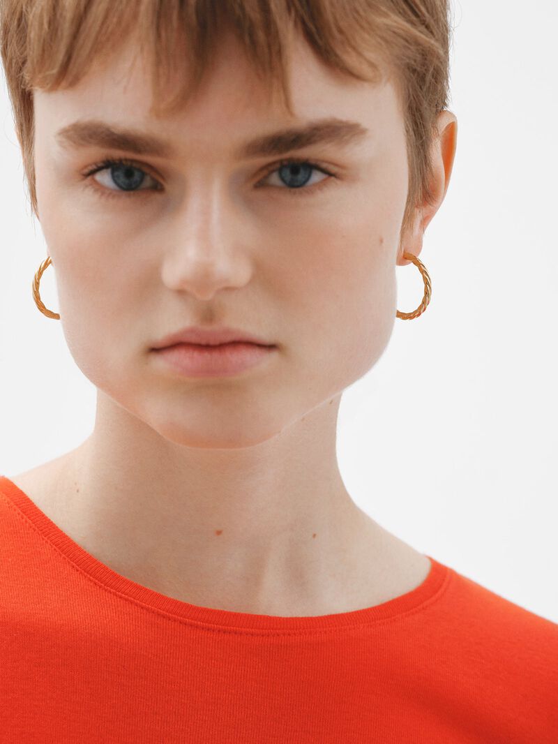 Large hoop earrings made of 925 silver coated in 18K yellow gold with fluted texture. image number 1