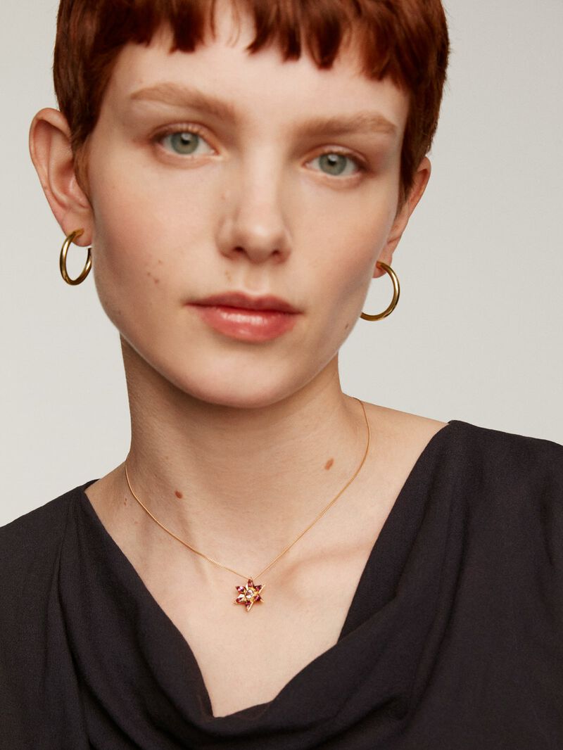 925 Silver pendant bathed in 18K yellow gold with amethysts and rhodolites in the shape of a flower. image number 5