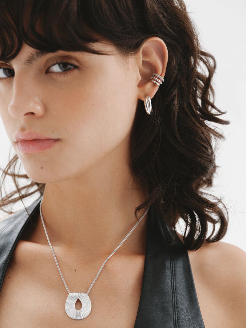 925 Silver Earcuff with embossing and white topazes image number 4