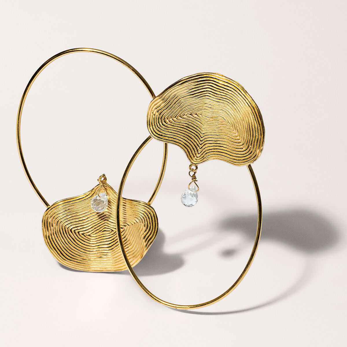 XL-size, embossed hoop earrings in 18kt yellow gold-plated silver with white topaz, J05218-02-WT, mainproduct