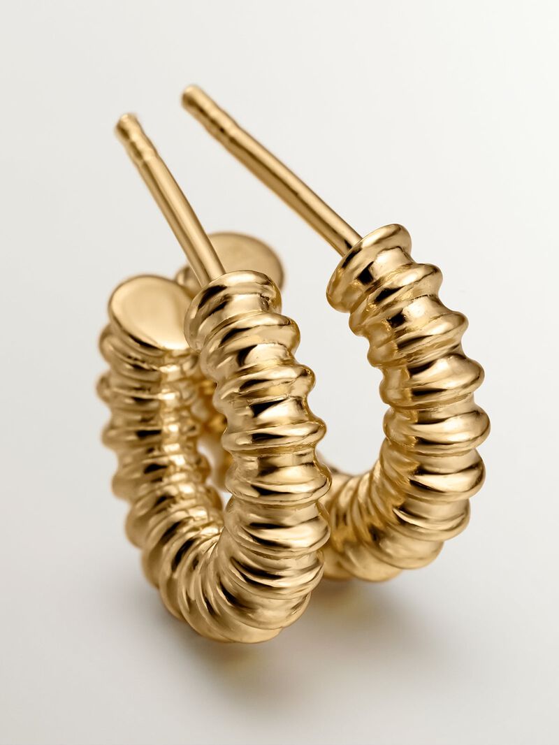 Small hoop earrings made of 925 silver plated in 18K yellow gold with an embossed finish. image number 4