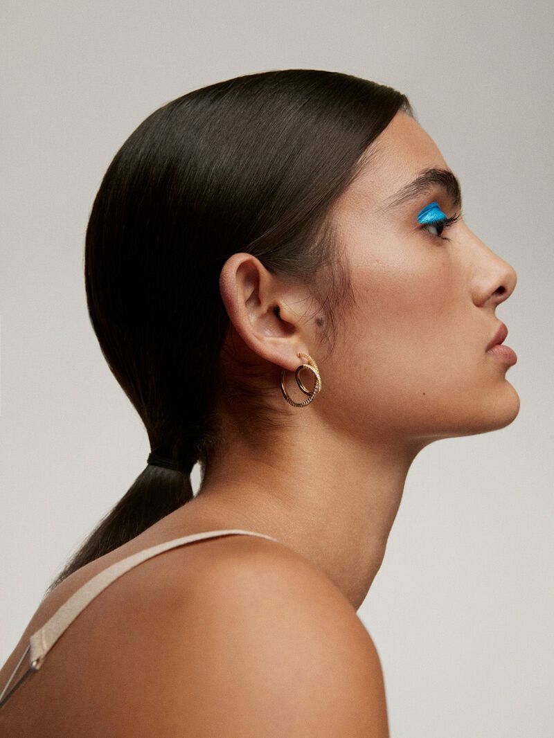 Dual hoop earrings made of 925 silver, bathed in 18K yellow gold with tsavorites and multicolored sapphires. image number 3