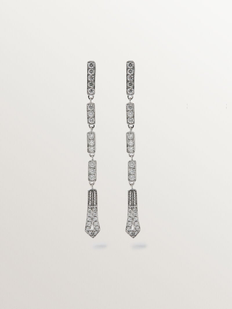 Pendientes largos de oro blanco de 18K con diamantes en talla brillante image number 0