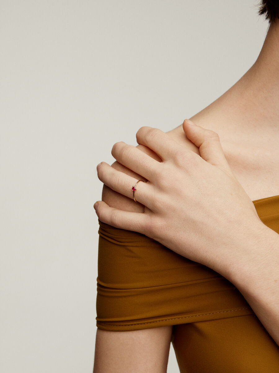 Ring in 9k yellow gold with a red ruby, J05047-02-RU, hi-res