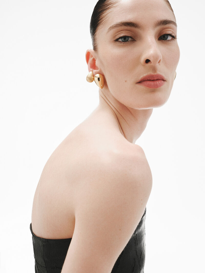 Medium drop earrings in 18K yellow gold plated 925 silver with polished effect image number 5