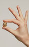 Anillo ancho serpiente de plata bañana en oro amarillo de 18kt con piedras amatista morada y tsavoritas verdes, J04950-02-LAM-TSA