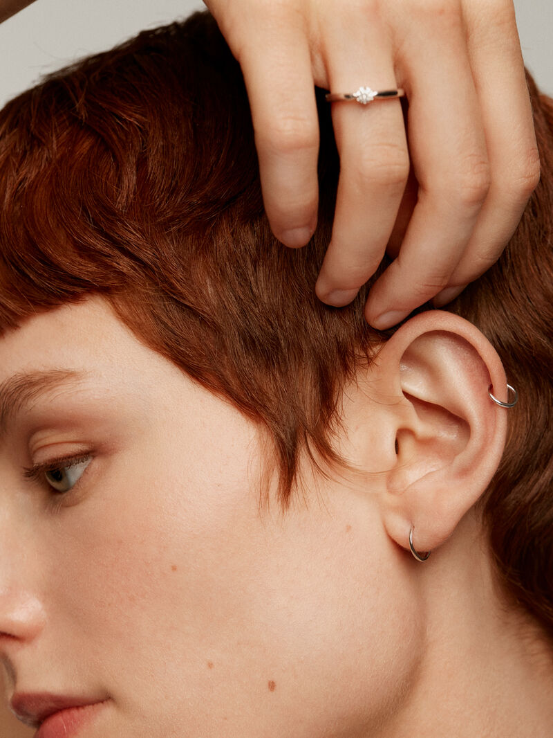 Individual small hoop earring made of 9K white gold. image number 4