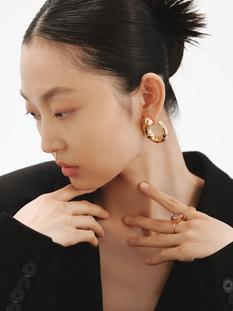 Large hoop earrings made of 925 silver, bathed in 18K yellow gold with a bamboo texture. image number 5