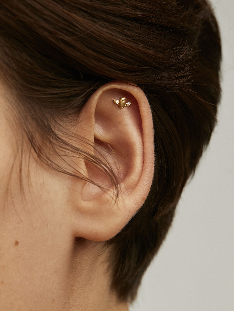 18K yellow gold piercing with diamonds in the shape of a beetle. image number 1