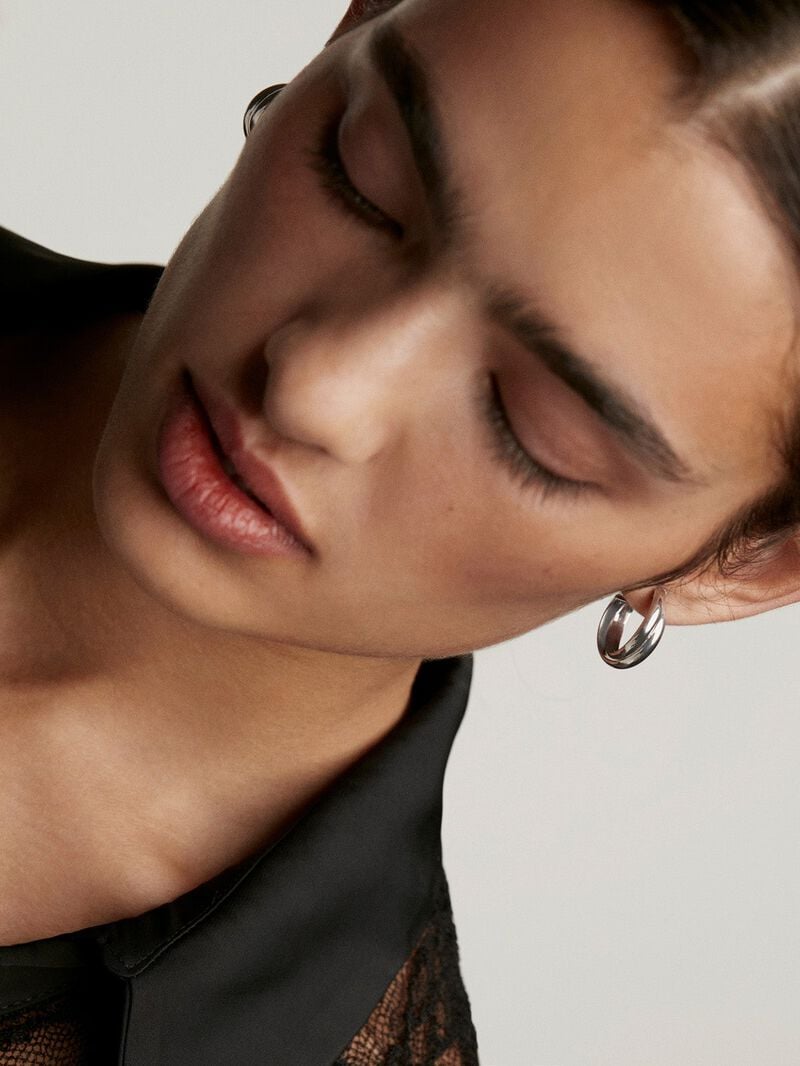 Medium double hoop earrings made of 925 silver. image number 3