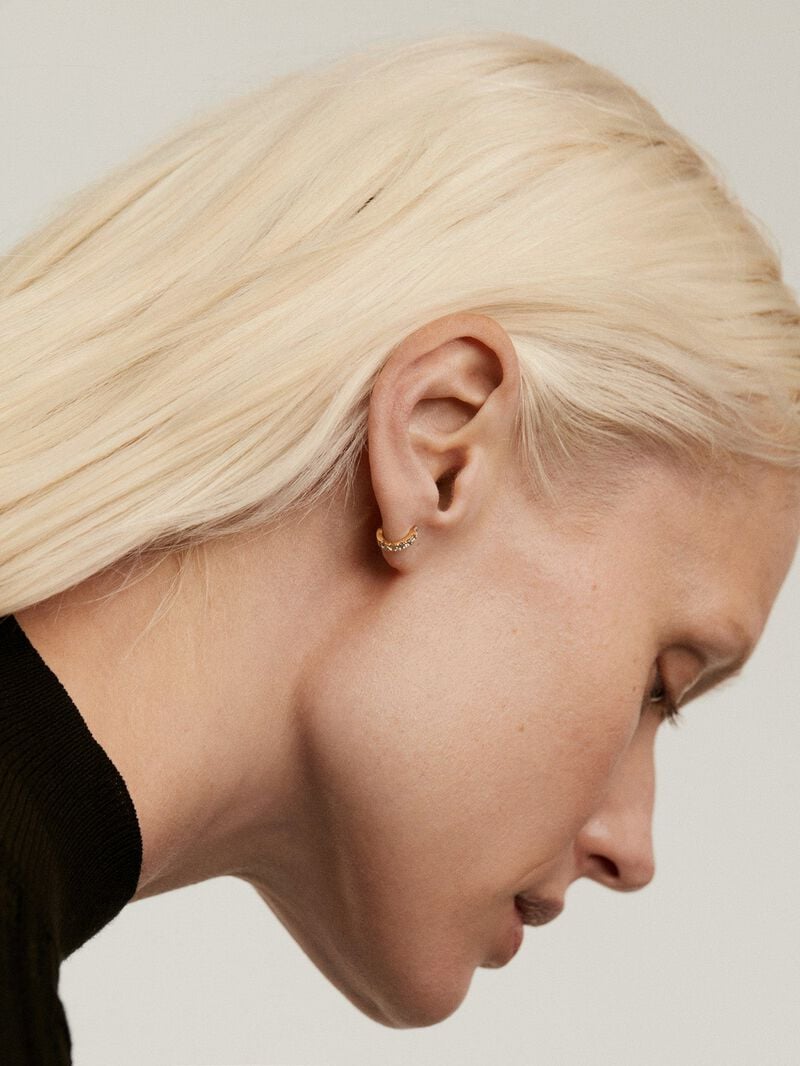 Individual 925 silver earring bathed in 18K yellow gold with white and blue sapphires. image number 3