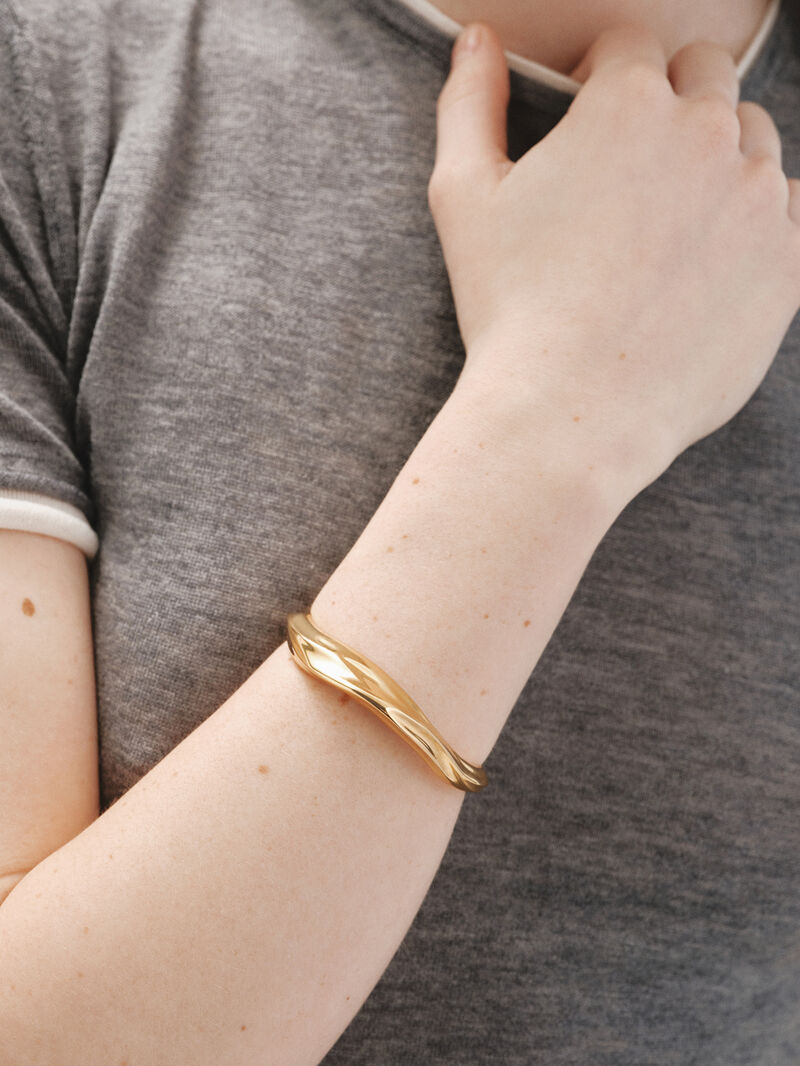 Rigid 18K yellow gold plated 925 silver bracelet with texture image number 3